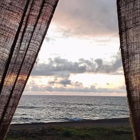 Cabanas & Hostal Tojika ハンガ・ロア エクステリア 写真
