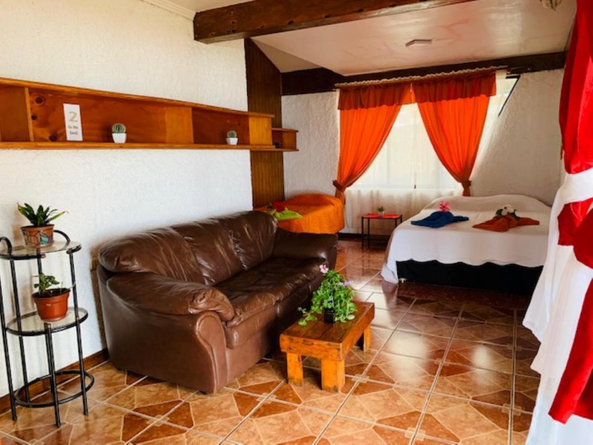 Cabanas & Hostal Tojika ハンガ・ロア エクステリア 写真
