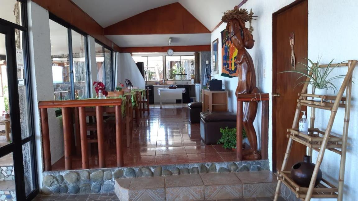 Cabanas & Hostal Tojika ハンガ・ロア エクステリア 写真