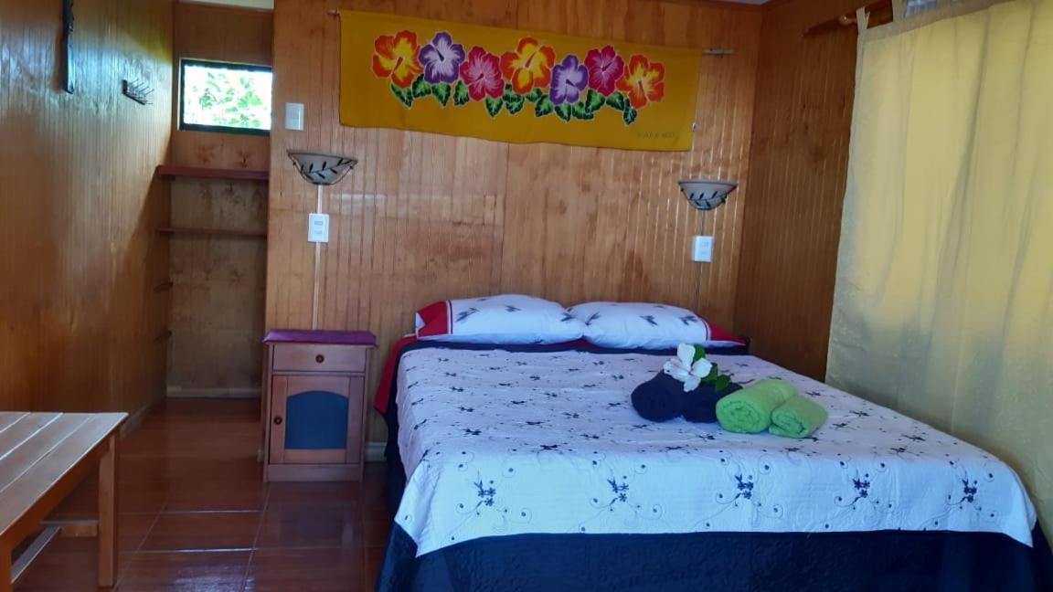 Cabanas & Hostal Tojika ハンガ・ロア エクステリア 写真