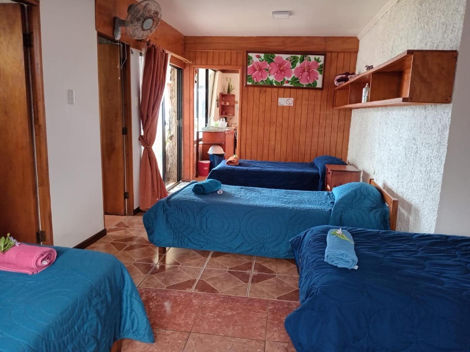 Cabanas & Hostal Tojika ハンガ・ロア エクステリア 写真