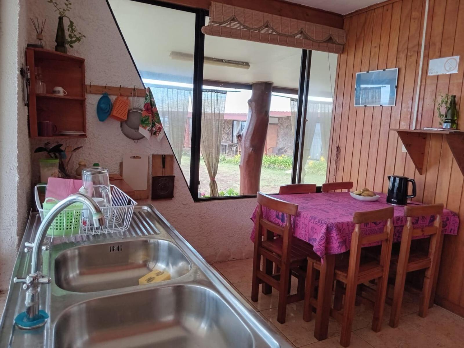 Cabanas & Hostal Tojika ハンガ・ロア エクステリア 写真