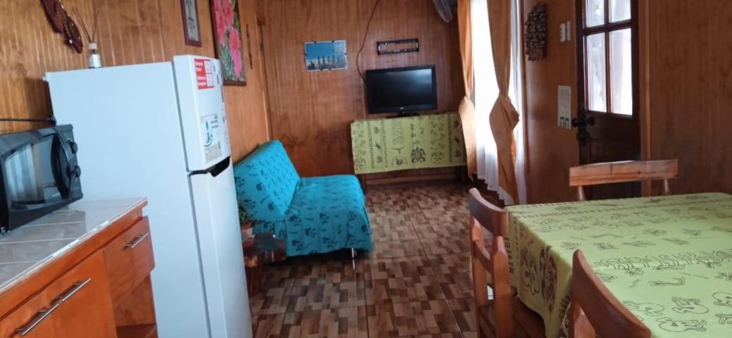 Cabanas & Hostal Tojika ハンガ・ロア エクステリア 写真