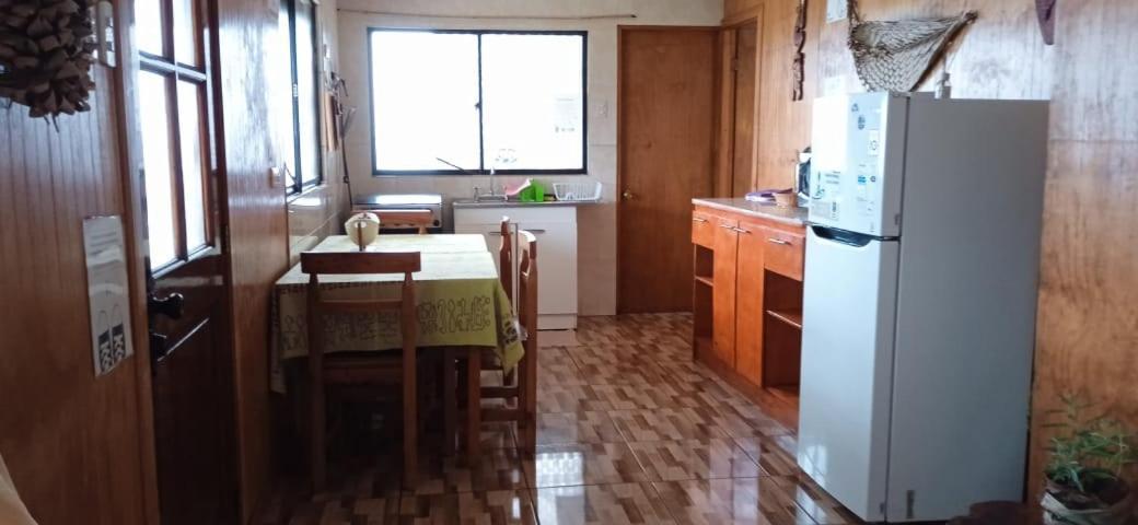 Cabanas & Hostal Tojika ハンガ・ロア エクステリア 写真