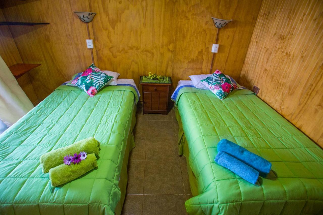 Cabanas & Hostal Tojika ハンガ・ロア エクステリア 写真